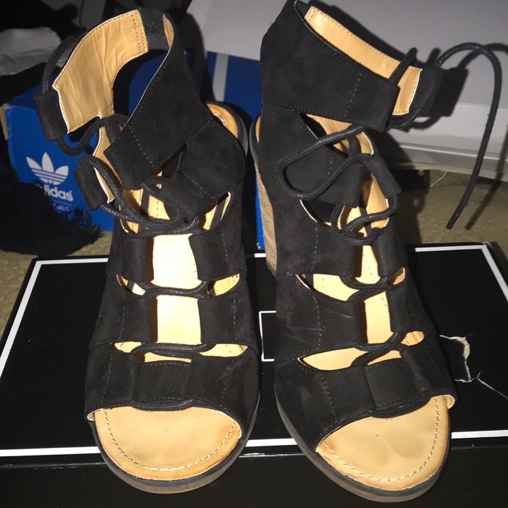 Melrose and Market wedges